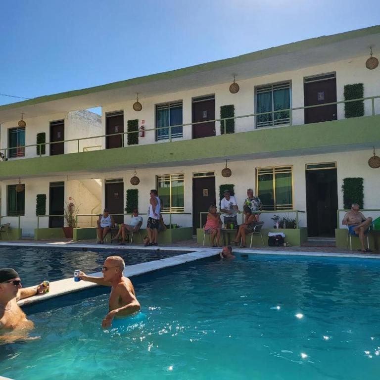 Pelican Inn At Las Dunas Chelem Esterno foto