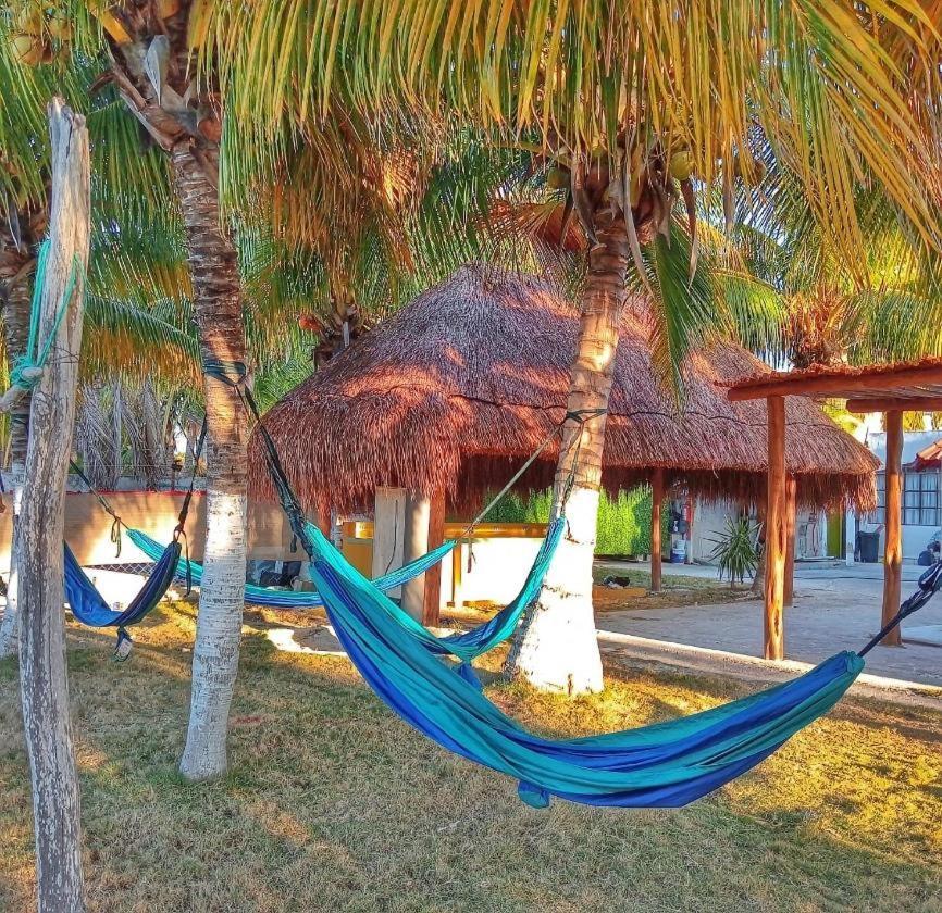 Pelican Inn At Las Dunas Chelem Esterno foto