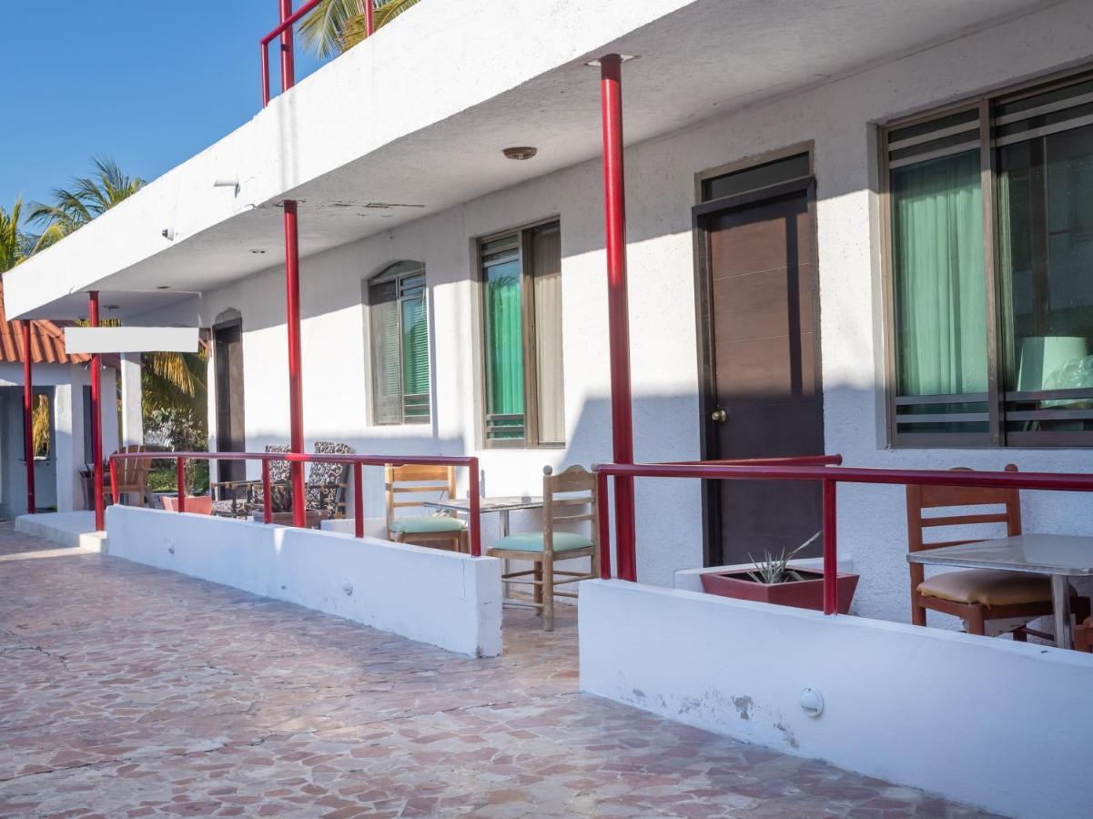 Pelican Inn At Las Dunas Chelem Esterno foto